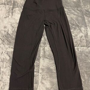Womens LULULEMON capri leggings size 4 black